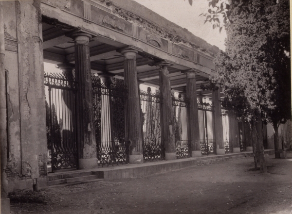 Fachada principal del antiguo cementerio de San Martn, San Ildefonso y San Marcos