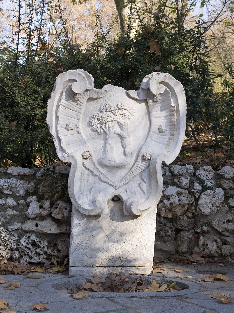 Fuente con escudo de Madrid