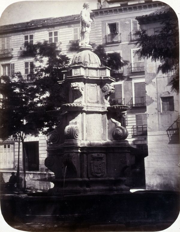 Fuente vecinal en la plaza de Santo Domingo
