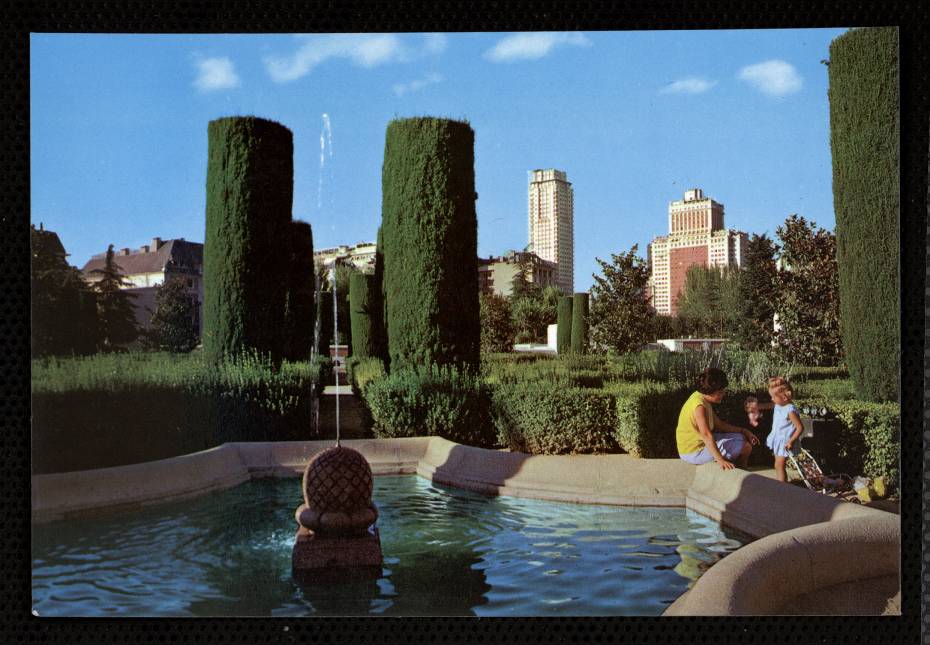 Plaza de Espaa y Jardines de Sabatini