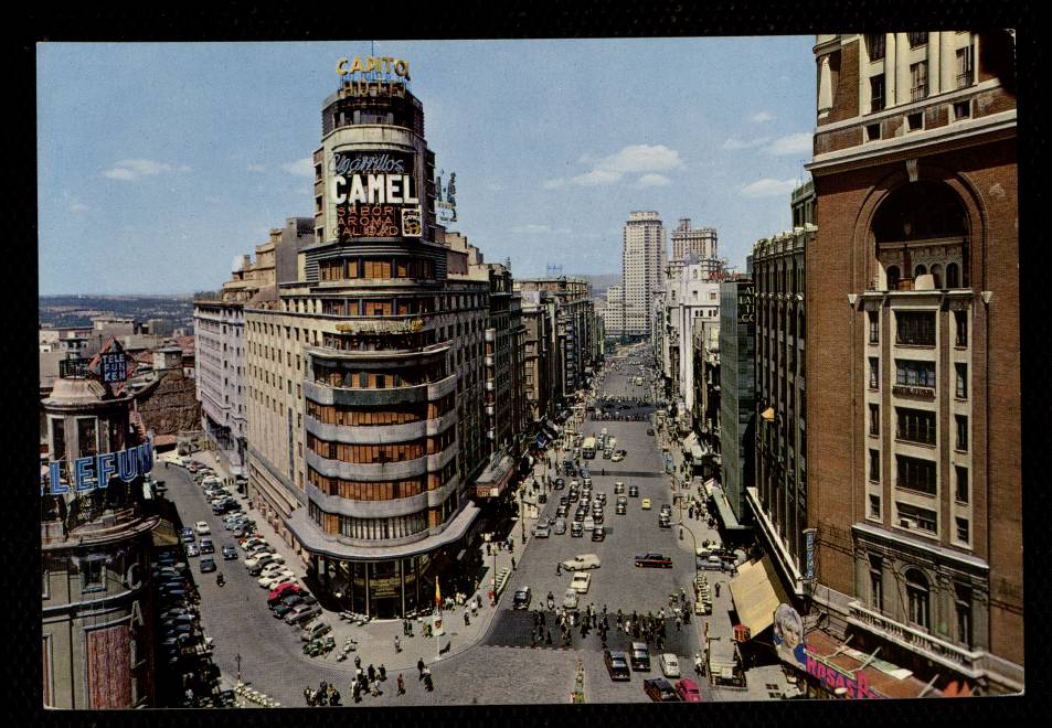 Edificio Capitol y avenida de Jos Antonio