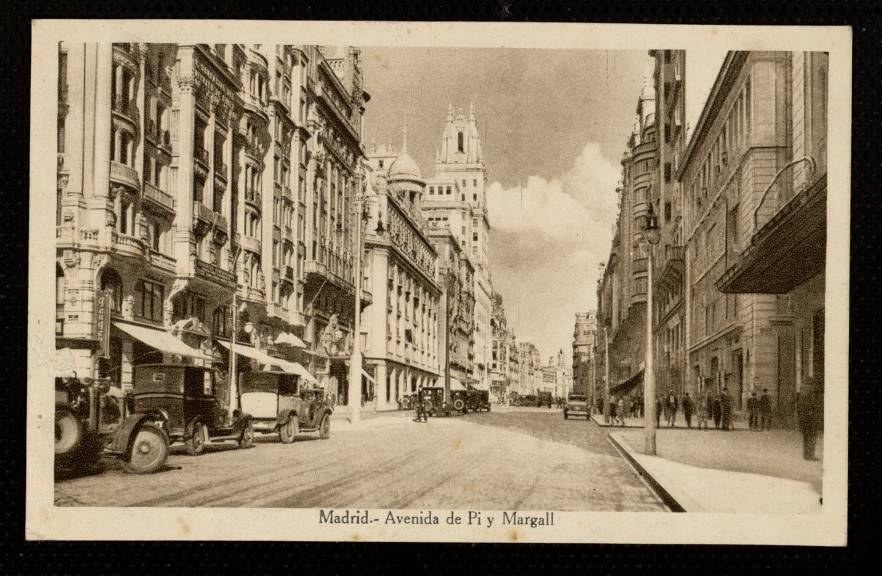 Avenida de Pi y Margall (desde la plaza del Callao)
