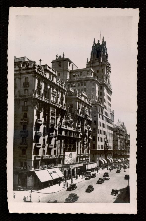 Avenida de Jos Antonio, la Telefnica y teatro Fontalba