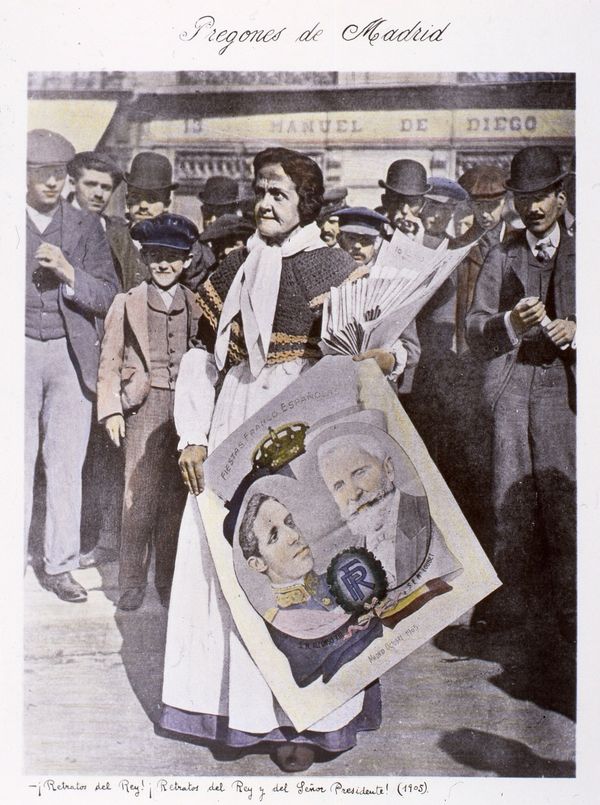 La vendedora de estampas y prensa. 1905