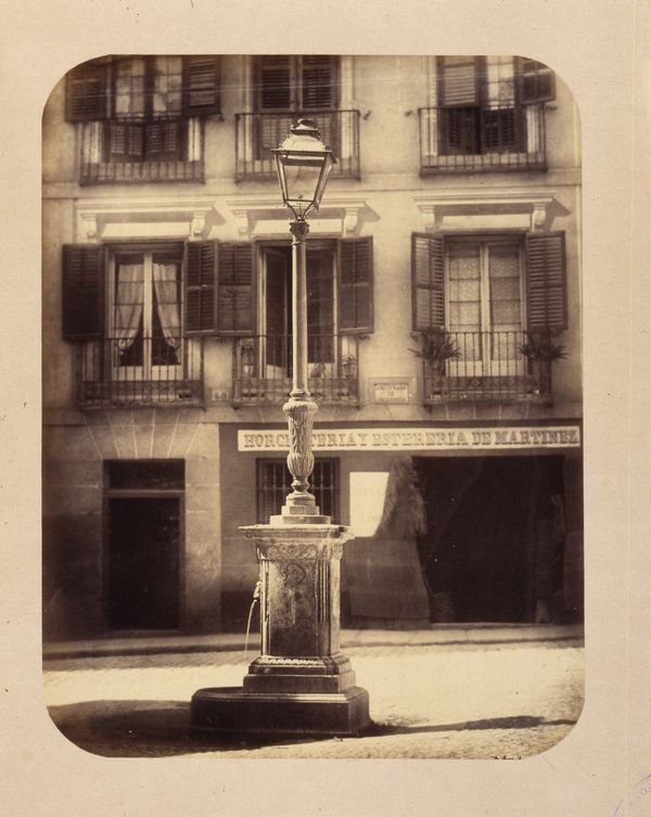 Fuente vecinal en la calle del Caballero de Gracia