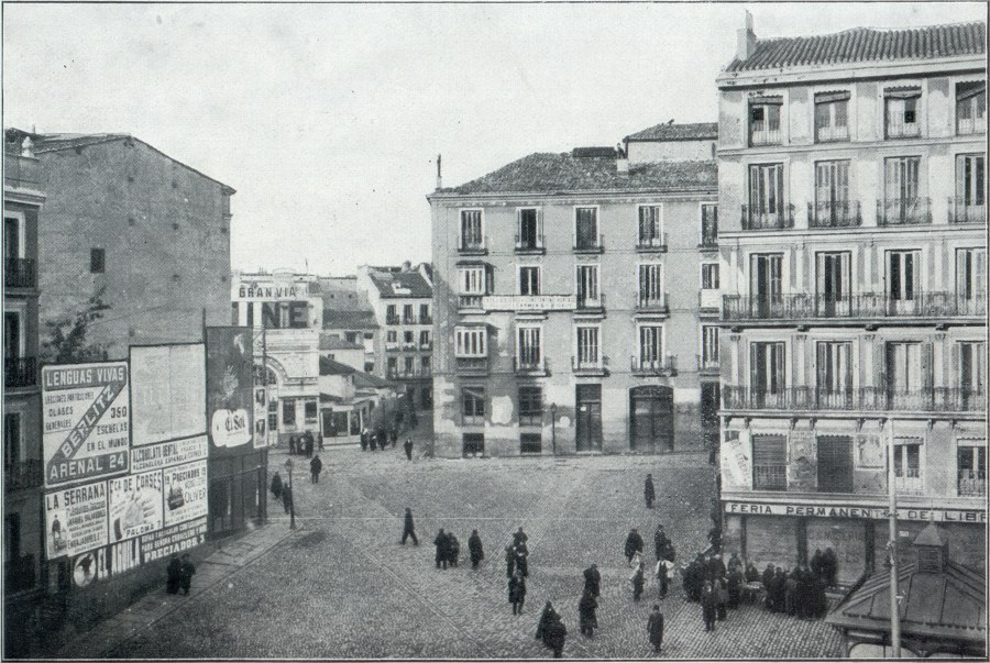 La plaza del Callao antes de su reforma y el Teatro Gran Vía