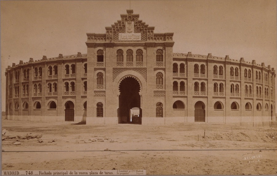 Fachada de la nueva plaza de toros