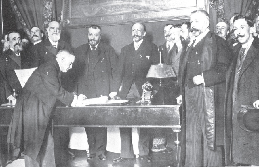 La firma de la escritura de la Gran Va de Madrid