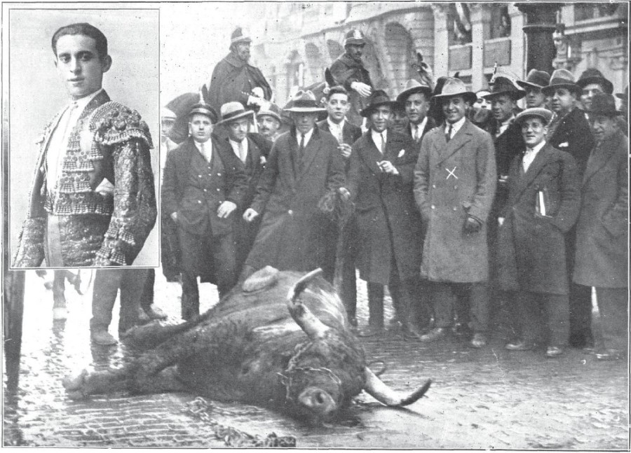 El torero Fortuna despus de matar en la Gran Va a un toro escapado 