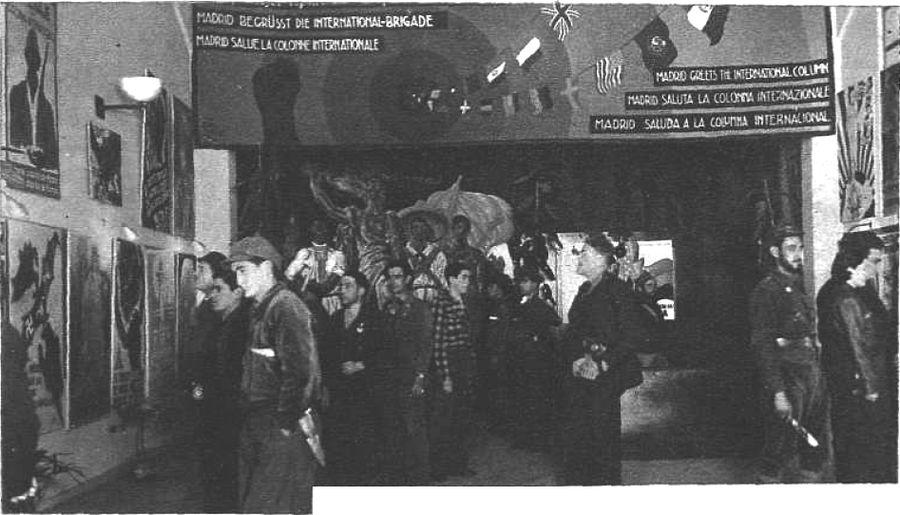 Interior de la Oficina de Propaganda del Frente Popular en la Gran Va (antiguo Viajes Carco)