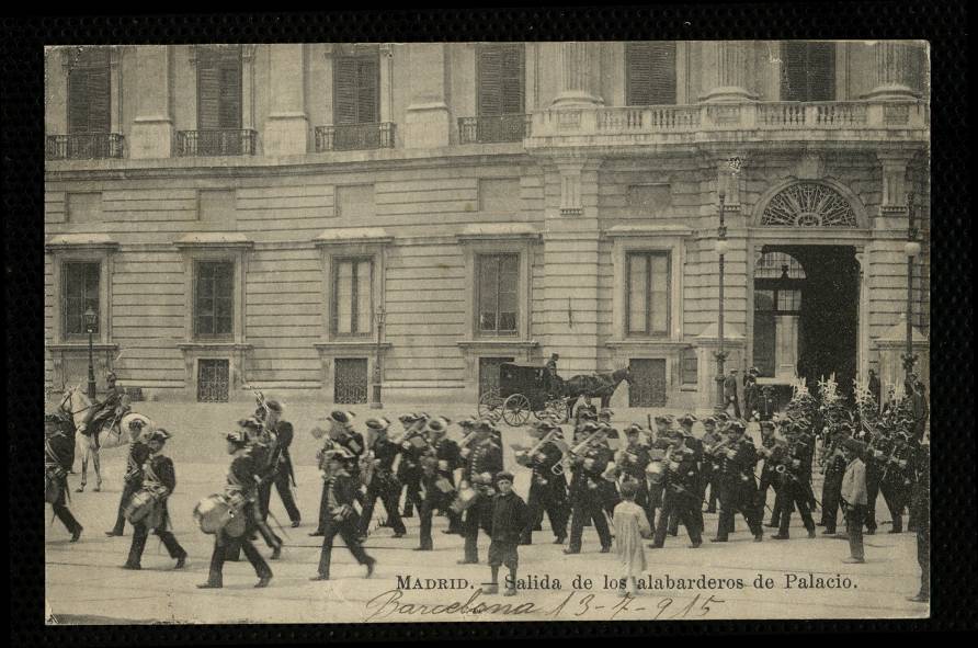 Salida de los alabarderos de Palacio