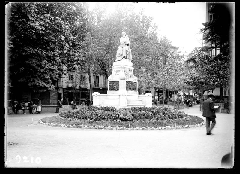 Monumento a Caldern de la Barca