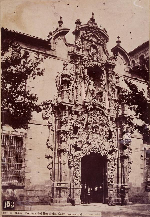 Fachada del Hospicio. Calle de Fuencarral