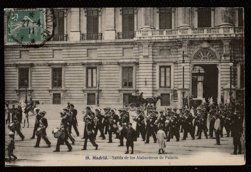 Salida de los Alabarderos de Palacio