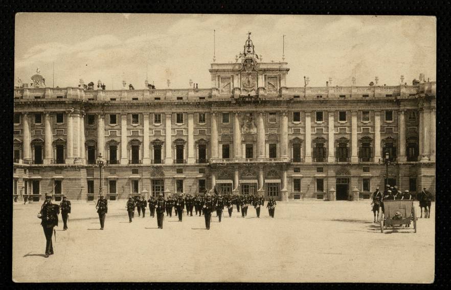 Palacio Real. La Parada. Relevo de la guardia