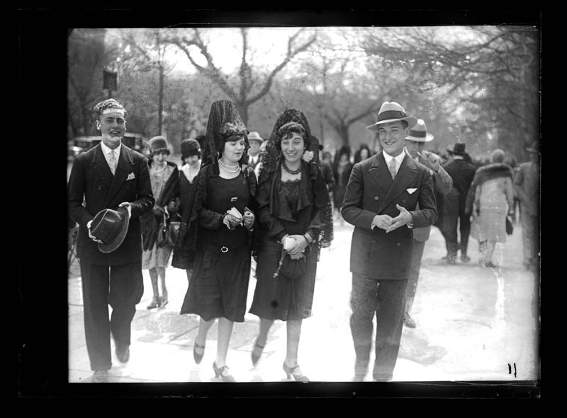 Mujeres con mantilla en Semana Santa