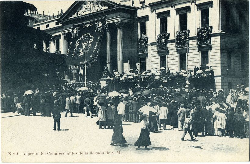 Aspecto del Congreso antes de la llegada de S. M. 