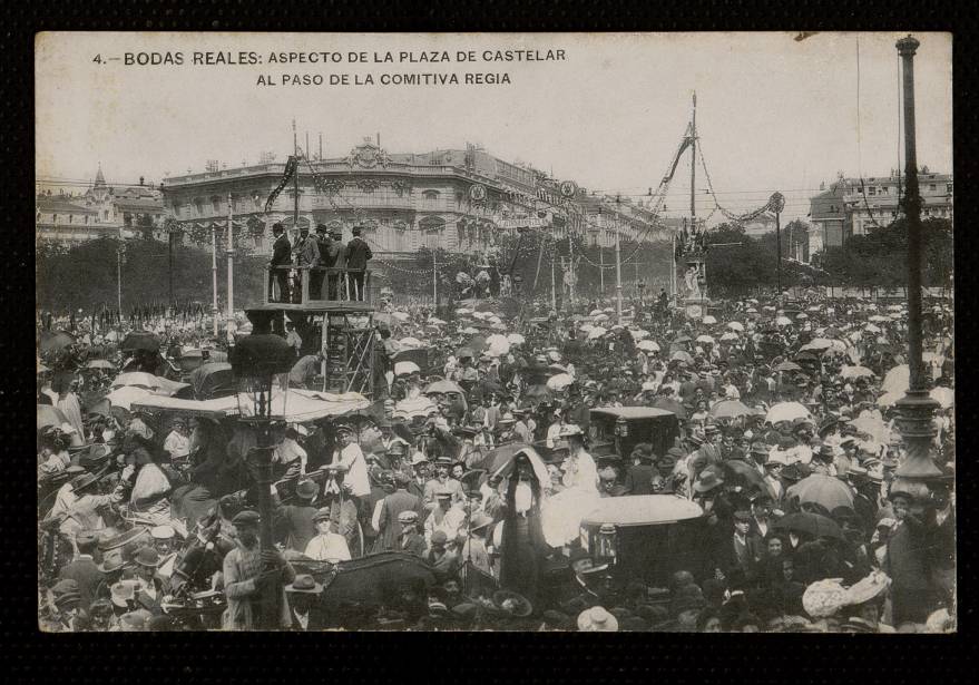 Bodas Reales. Aspecto de la plaza de Castelar al paso de la comitiva regia