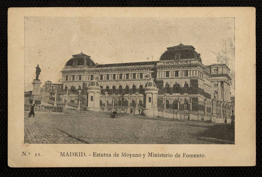 Estatua de Moyano y Ministerio de Fomento