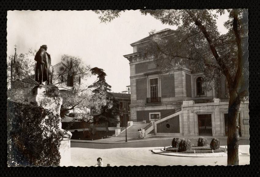 Fachada norte del Museo del Prado y estatua de Goya