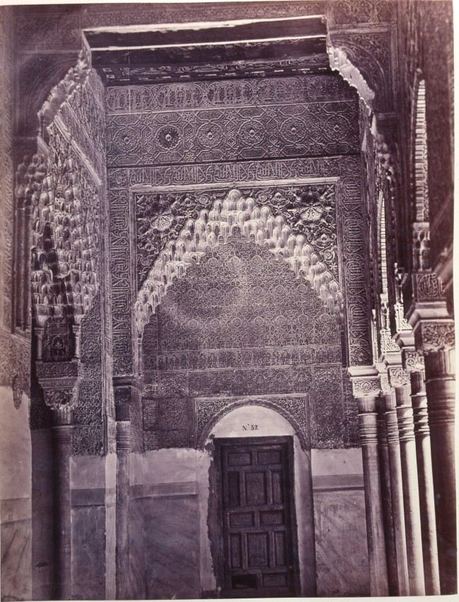 Muro interior de la sala de las Dos Hermanas (Granada)