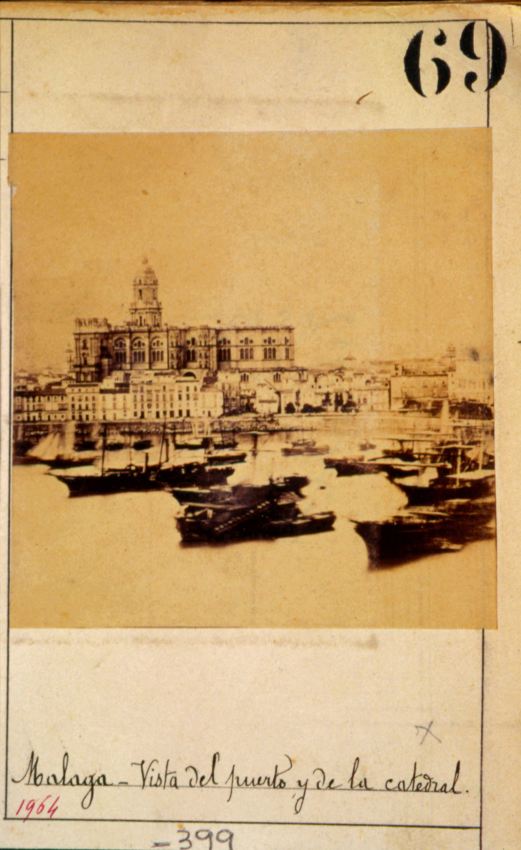 Vista del puerto y de la catedral de Mlaga