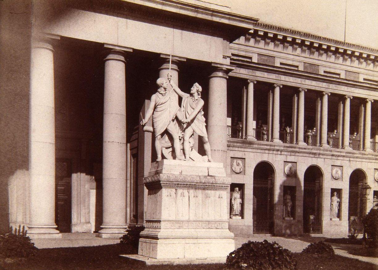 Grupo escultórico de Daoíz y Velarde delante del Museo del Prado
