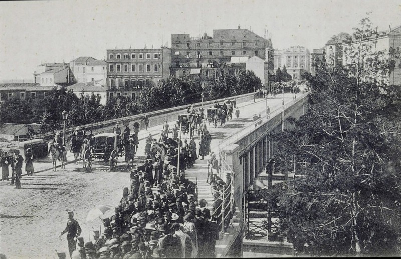 Viaducto sobre la calle de Segovia