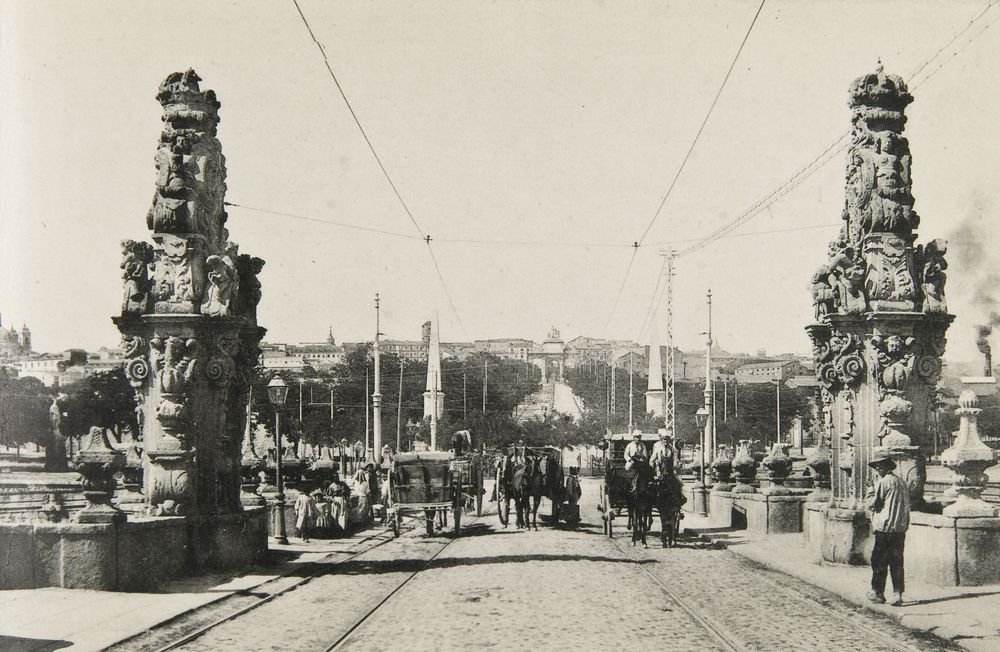 Coches de caballos en el Puente de Toledo