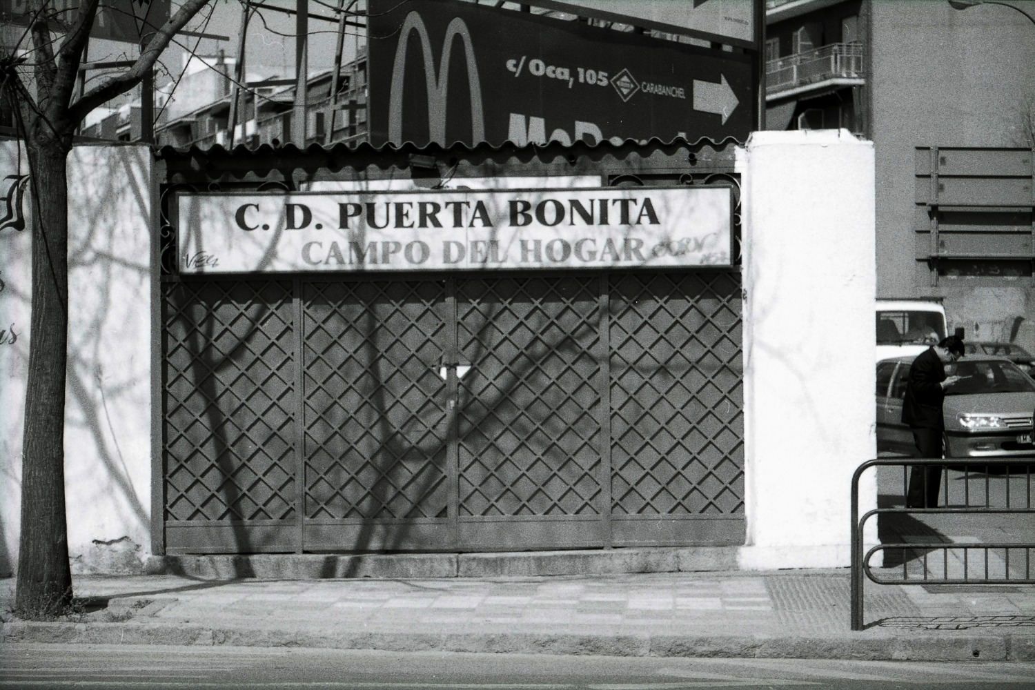 Puerta de entrada al campo de futbol de Puerta Bonita