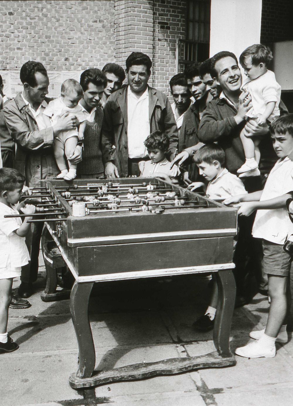 Presos de la Crcel de Carabanchel junto a sus hijos