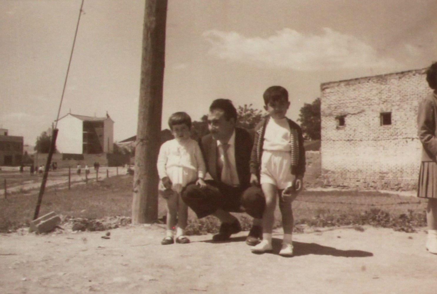Hombre con dos nios