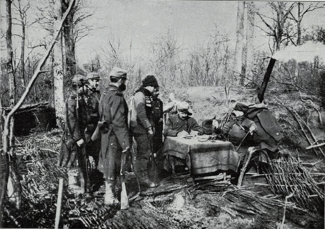 Espía siendo interrogado en la línea francesa de Alsacia antes de ser conducido al Consejo de guerra