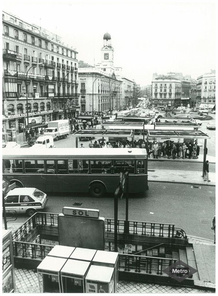 Acceso a la estacin de Sol