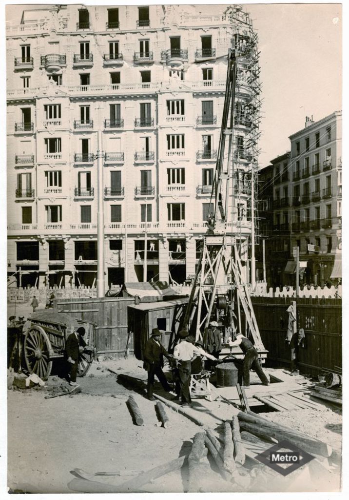 Obras de construccin del Metropolitano Alfonso XIII. Red de San Luis