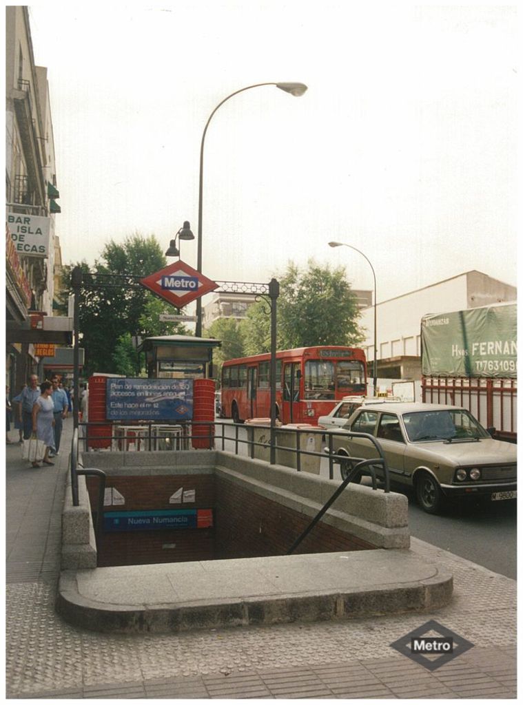 Acceso a la estacin de Nueva Numancia