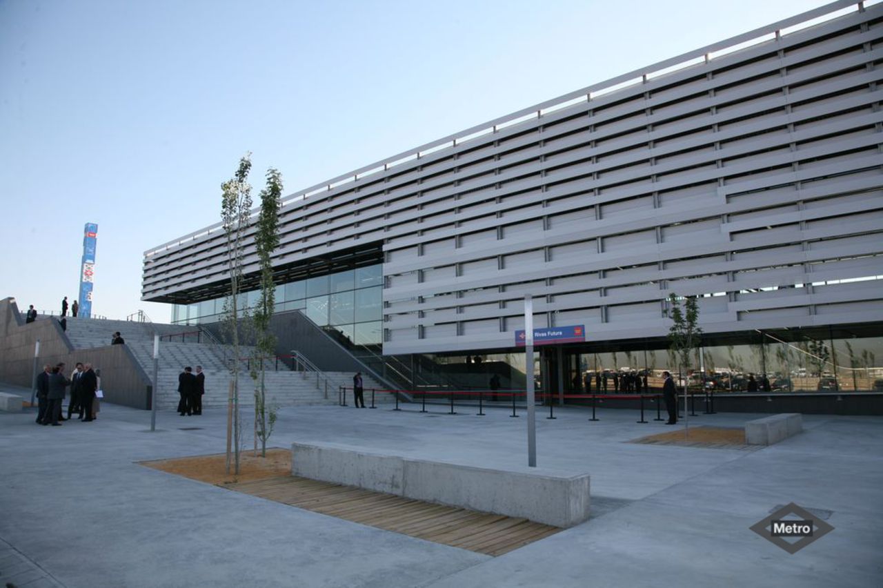 Acceso a la estacin de Rivas Futura