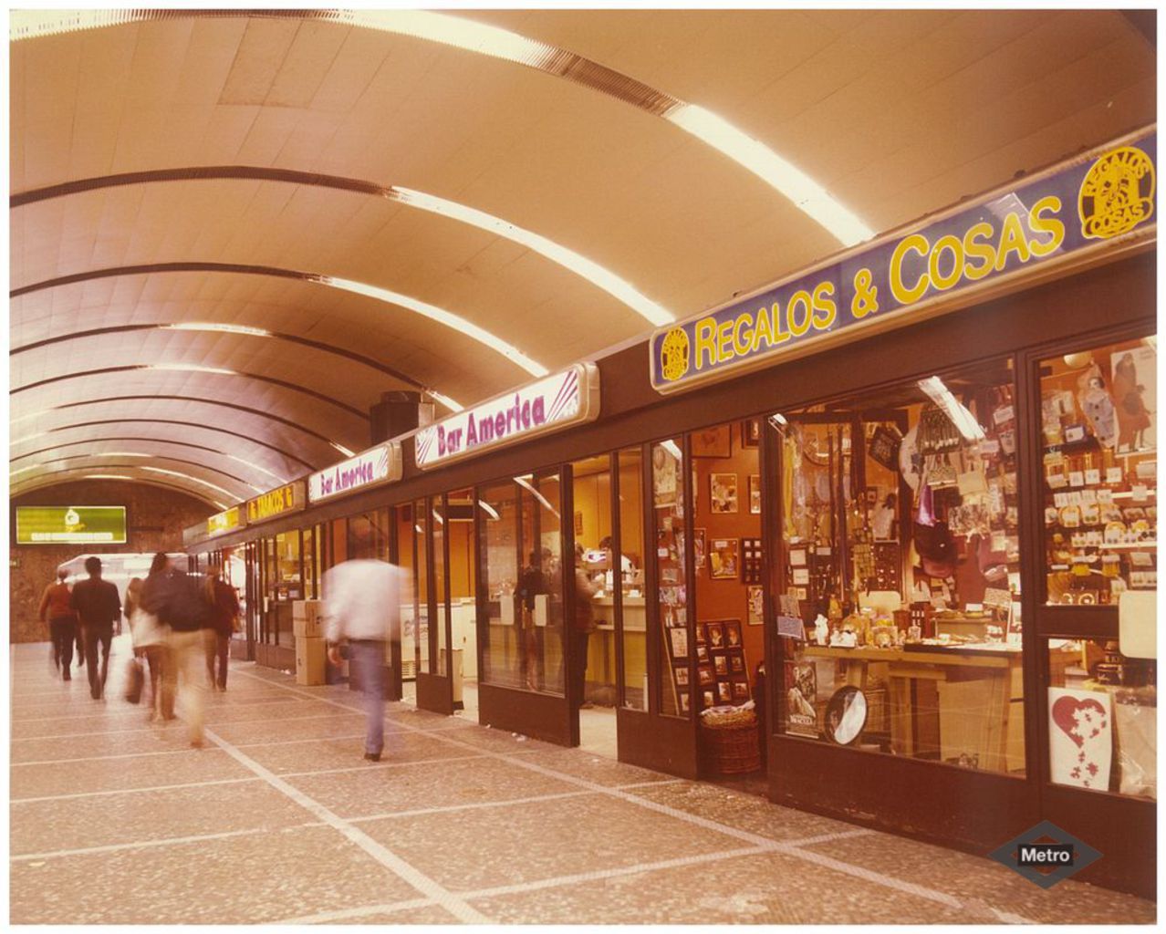 Locales comerciales en la estacin de Avenida de Amrica
