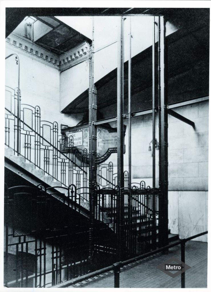 Escaleras de acceso a la estacin de Sol