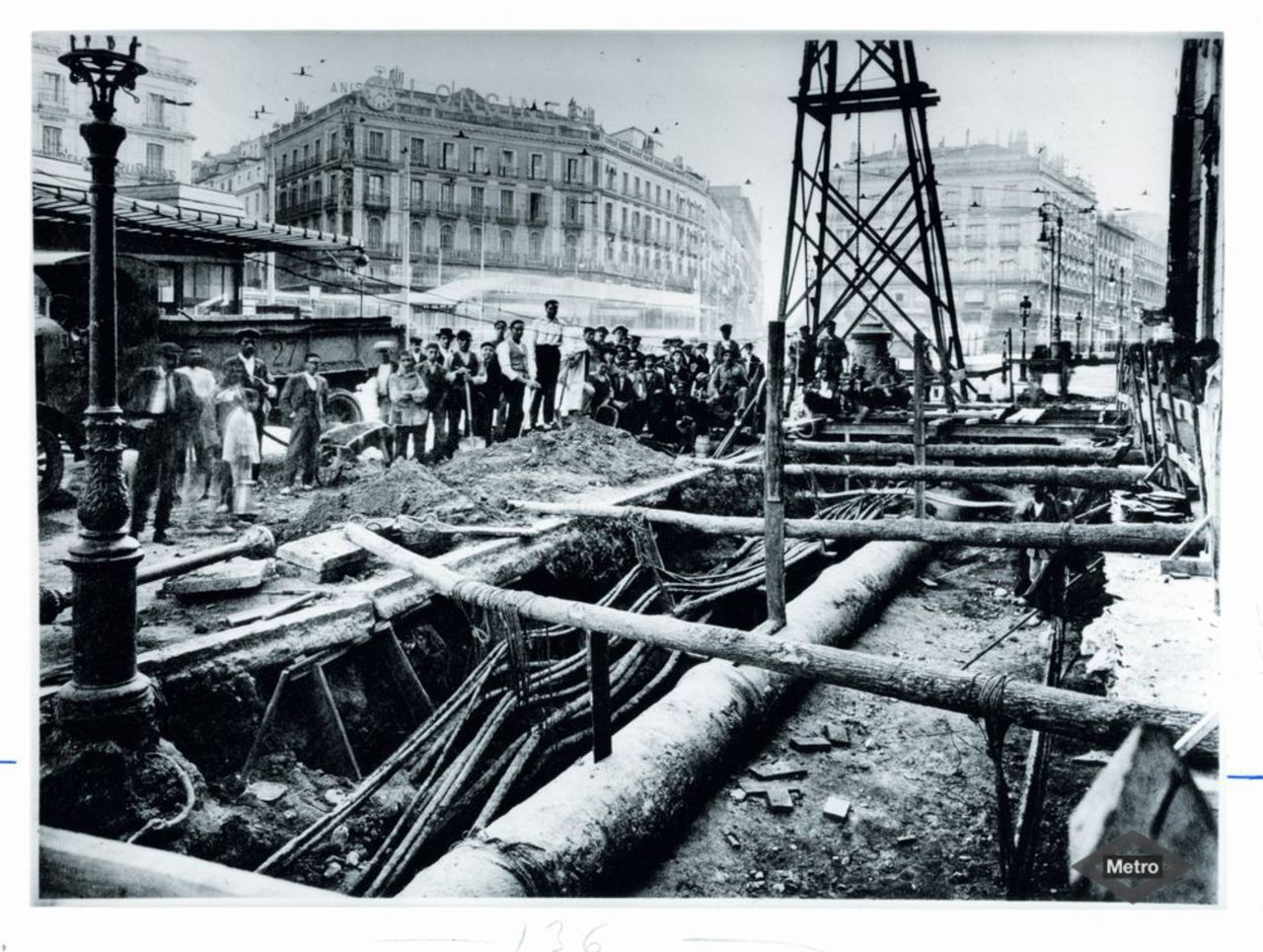 Obras de construcción del Metropolitano Alfonso XIII en la Puerta del Sol