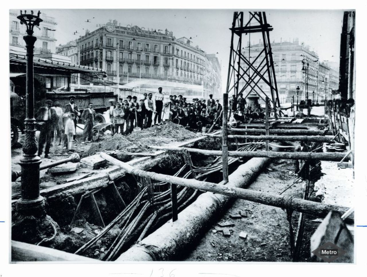 Obras de construccin del Metropolitano Alfonso XIII en la Puerta del Sol