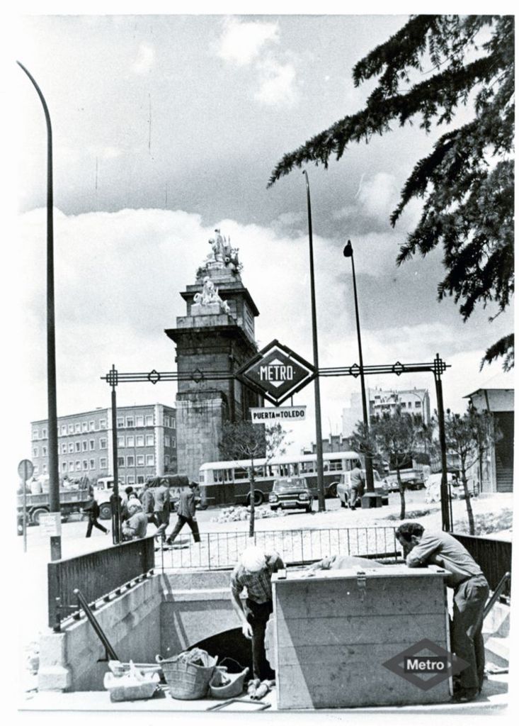 Acceso a la estacin de Puerta de Toledo