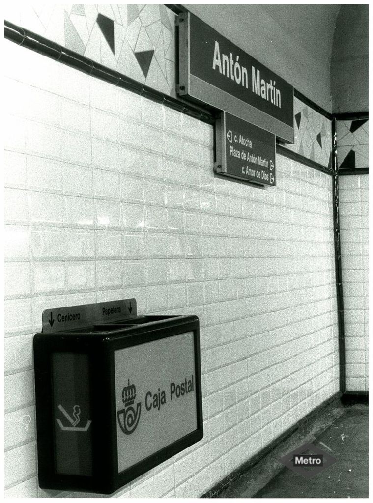 Cartel de la estacin de Antn Martn