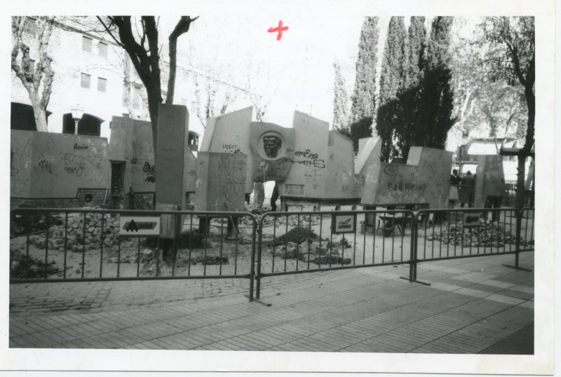 Desmantelamiento escultura de Federico Garcia Lorca