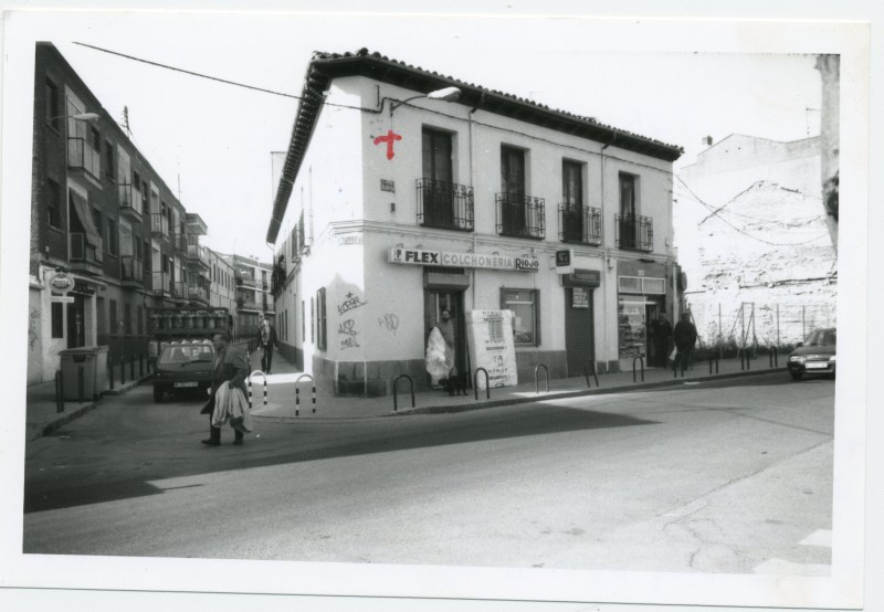 Casa antigua situada en calle Villacampa