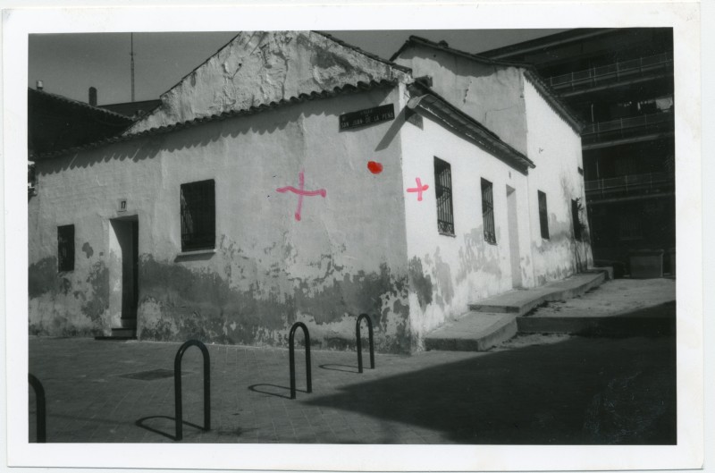 Casa antigua situada en calle San Juan de la Pea