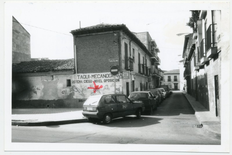 Casa antigua situada en la calle Javier de Burgos