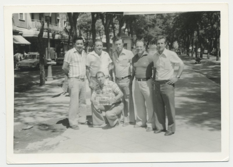 Grupo de amigos en el Paseo Garca Lorca