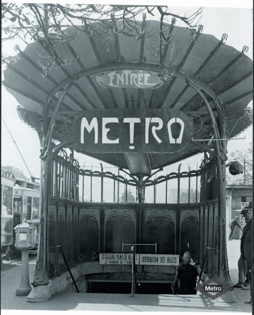 Acceso a una estacin de metro de Pars