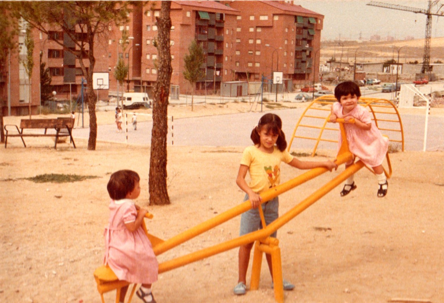 Columpios del barrio de la UVA en Vallecas